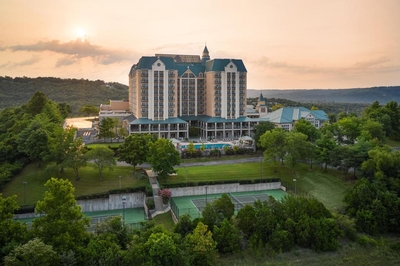 Chateau on the Lake Resort Spa and Convention Center Image #6