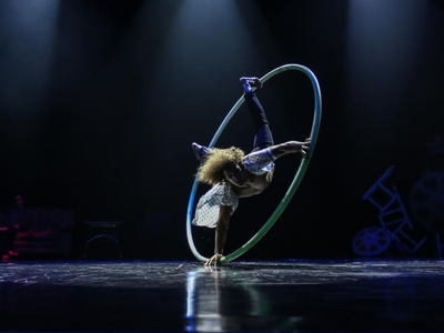 Grand Shanghai Circus (Amazing Acrobats) Image #4